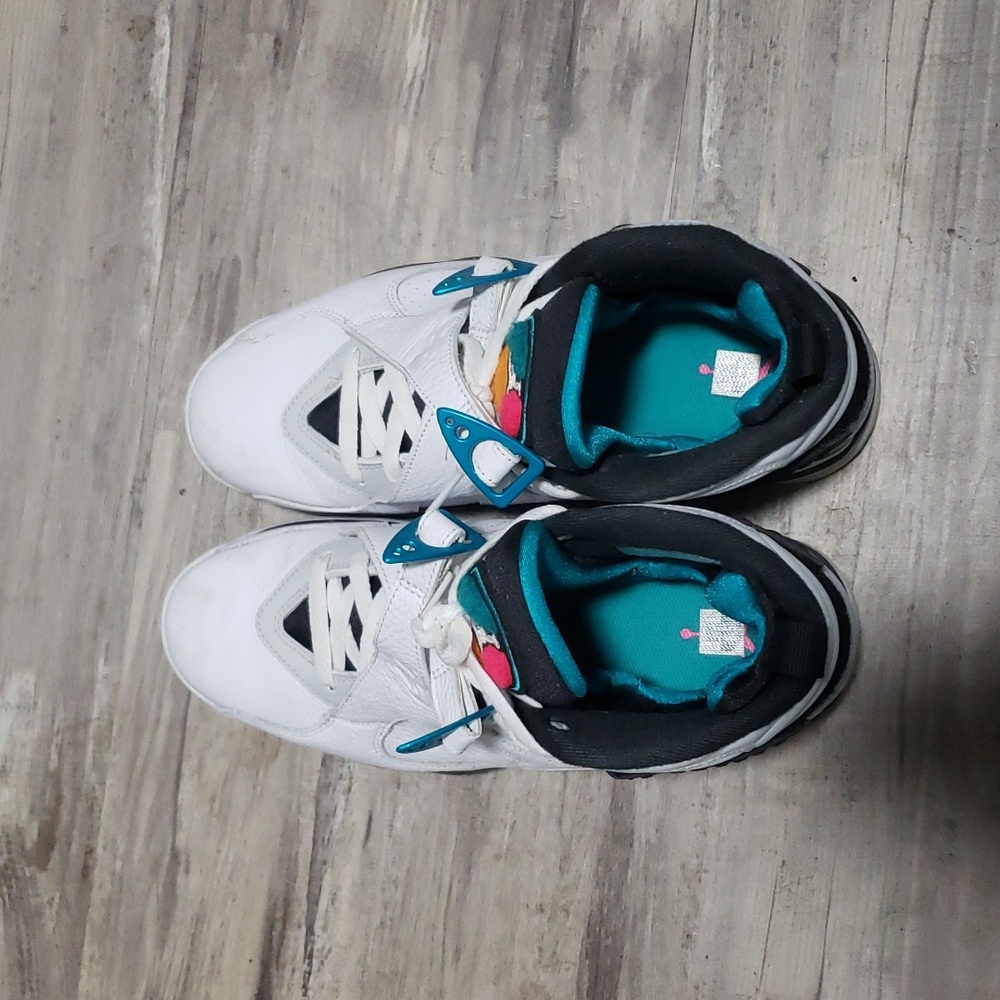 Mens 8.5 Air Jordan number 8